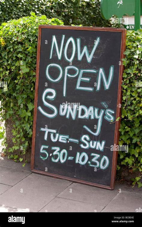 cafe open on sunday